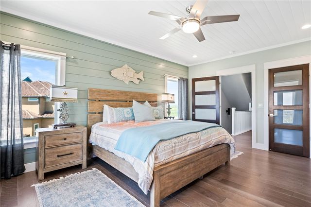 121 Bikini Dr, Port Aransas, TX 78373