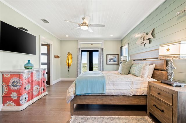 121 Bikini Dr, Port Aransas, TX 78373