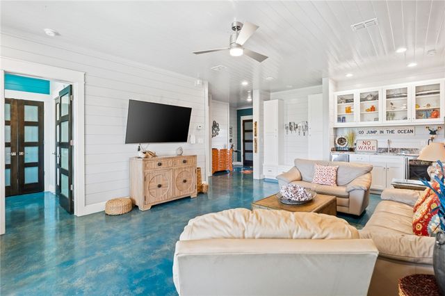 121 Bikini Dr, Port Aransas, TX 78373