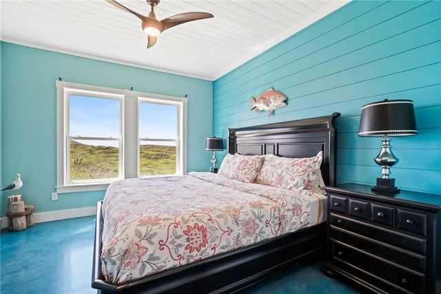 121 Bikini Dr, Port Aransas, TX 78373