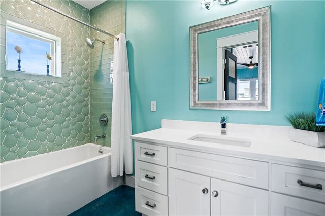 121 Bikini Dr, Port Aransas, TX 78373