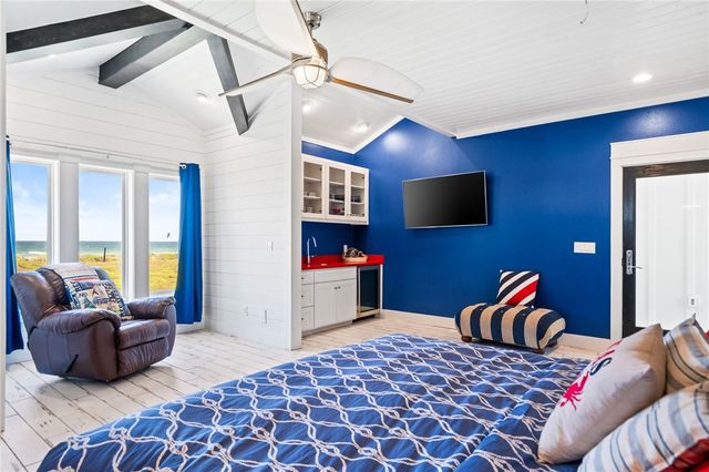 121 Bikini Dr, Port Aransas, TX 78373