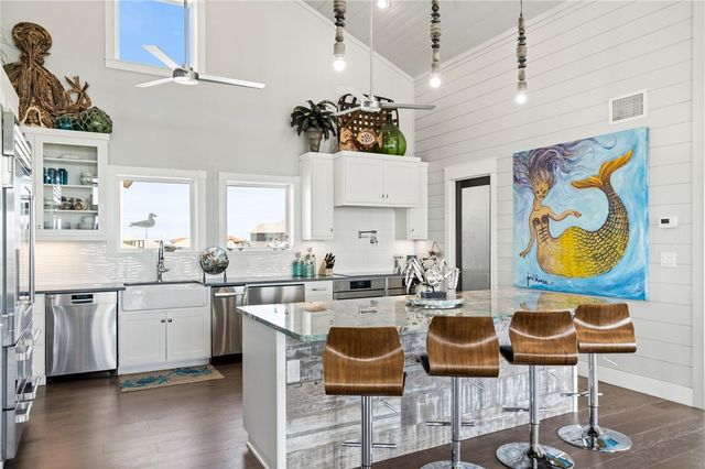 121 Bikini Dr, Port Aransas, TX 78373