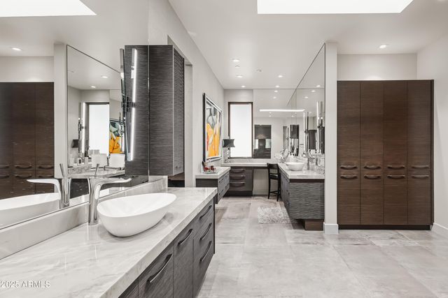 7235 N MOCKINGBIRD Lane, Paradise Valley, AZ 85253