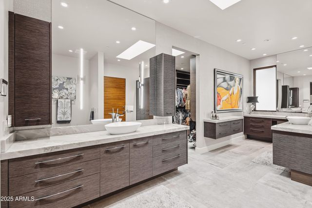 7235 N MOCKINGBIRD Lane, Paradise Valley, AZ 85253