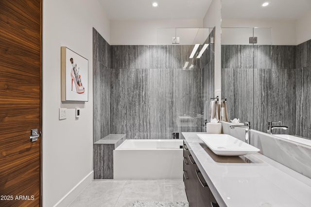 7235 N MOCKINGBIRD Lane, Paradise Valley, AZ 85253