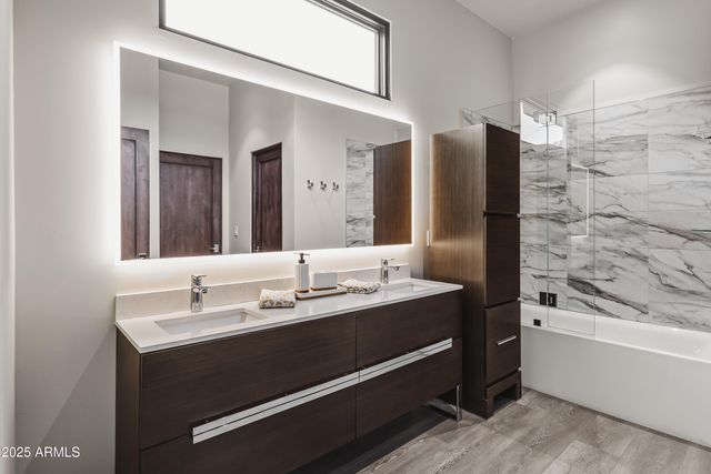 7235 N MOCKINGBIRD Lane, Paradise Valley, AZ 85253