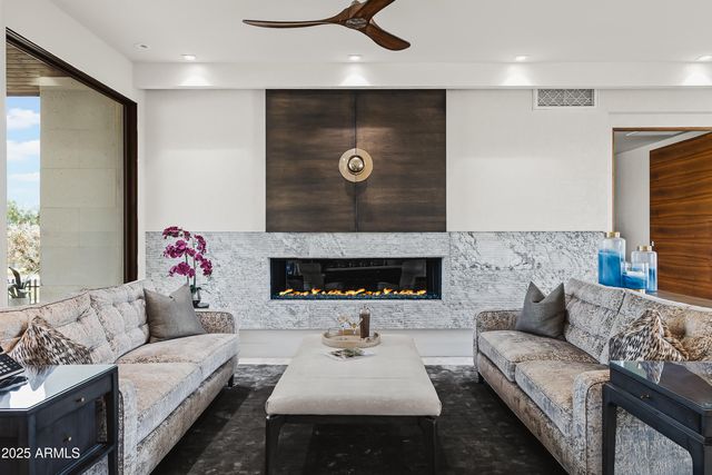 7235 N MOCKINGBIRD Lane, Paradise Valley, AZ 85253