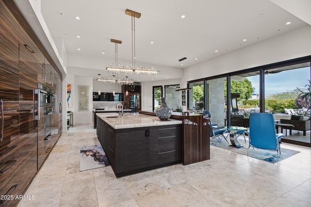 7235 N MOCKINGBIRD Lane, Paradise Valley, AZ 85253