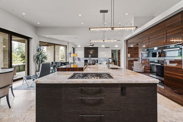 7235 N MOCKINGBIRD Lane, Paradise Valley, AZ 85253