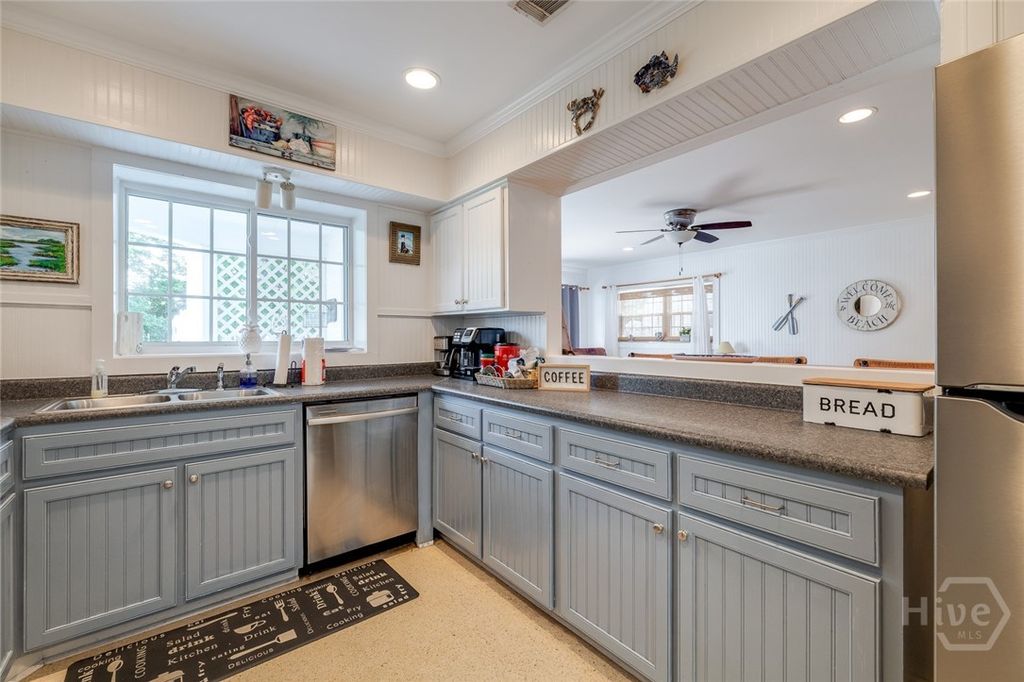 Image 9 of property listing at 5 10th Street, Tybee Island, GA 31328