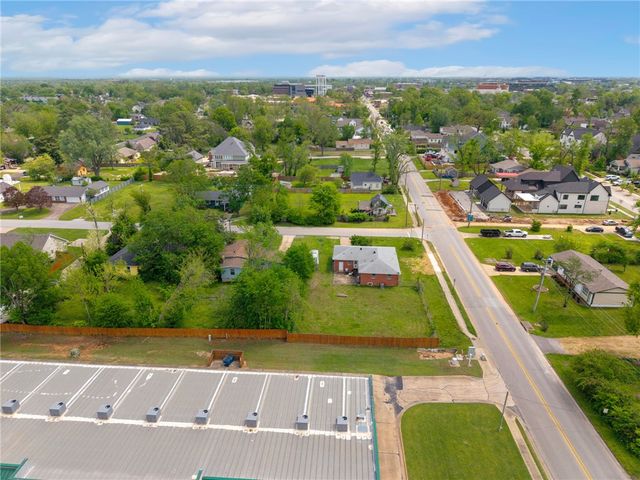 201 NW G Street, Bentonville, AR 72712