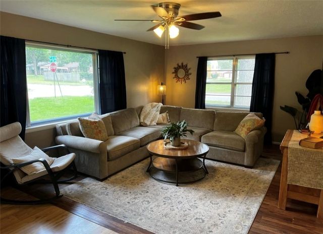 201 NW G Street, Bentonville, AR 72712