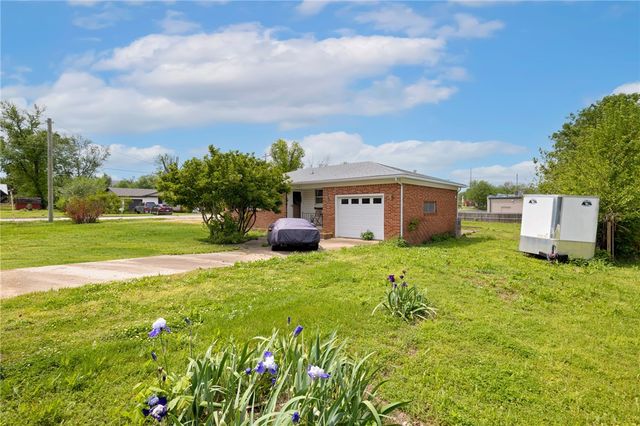 201 NW G Street, Bentonville, AR 72712