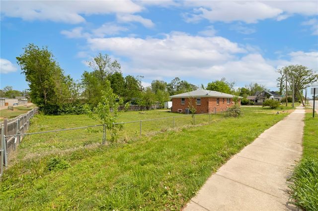 201 NW G Street, Bentonville, AR 72712