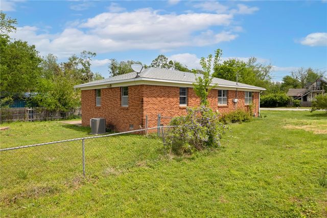 201 NW G Street, Bentonville, AR 72712
