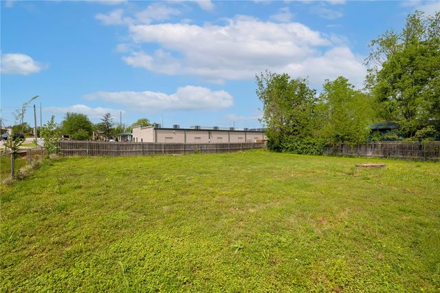 201 NW G Street, Bentonville, AR 72712