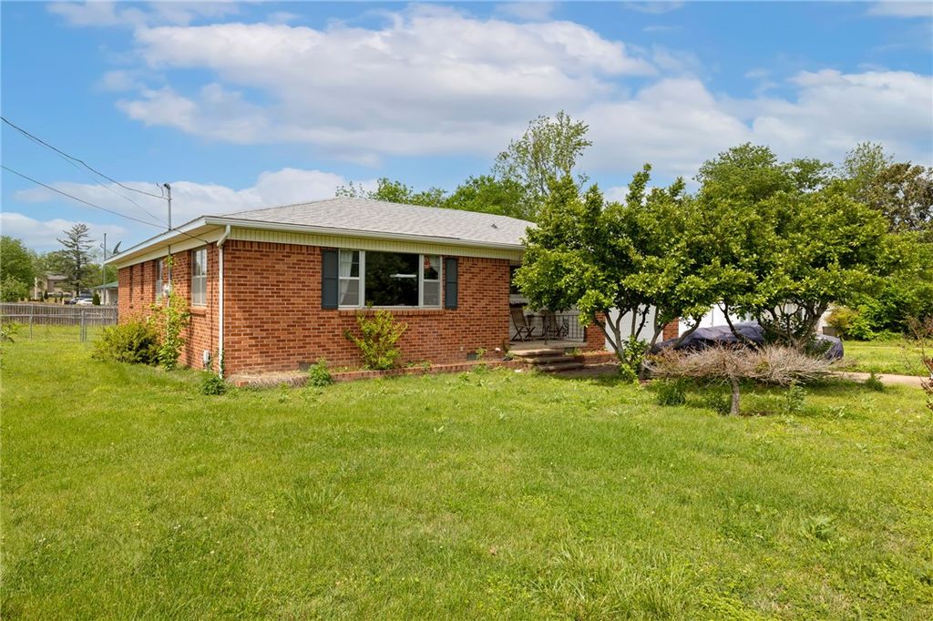 201 NW G Street, Bentonville, AR 72712