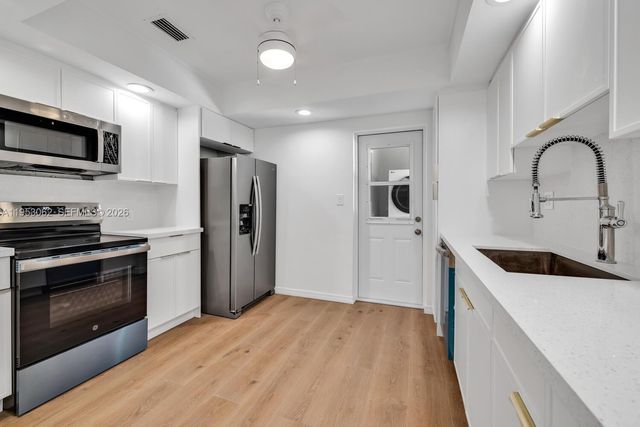 11803 NE 11 Ave, Biscayne Park, FL 33161