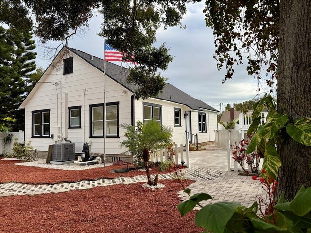 2401 8TH AVENUE N, St Petersburg, FL 33713