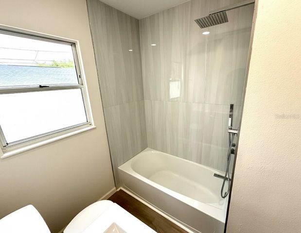 2401 8TH AVENUE N, St Petersburg, FL 33713