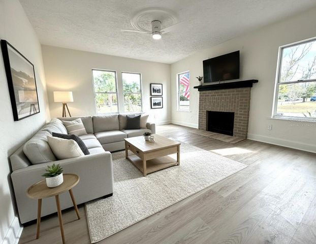 2401 8TH AVENUE N, St Petersburg, FL 33713