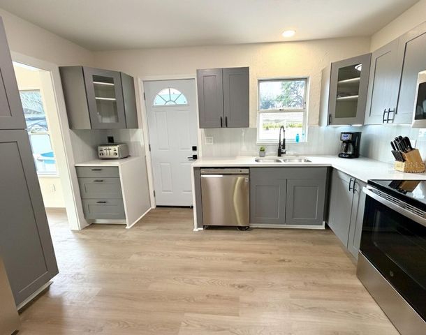 2401 8TH AVENUE N, St Petersburg, FL 33713