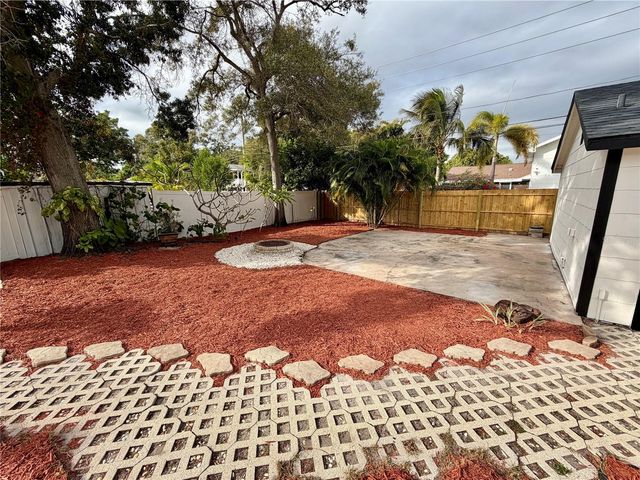 2401 8TH AVENUE N, St Petersburg, FL 33713