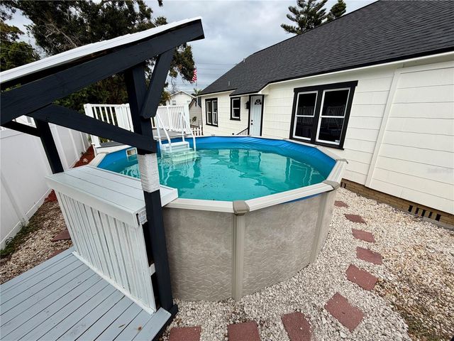 2401 8TH AVENUE N, St Petersburg, FL 33713