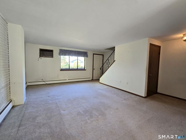 1 Churchill Way 1, Newington, CT 06111