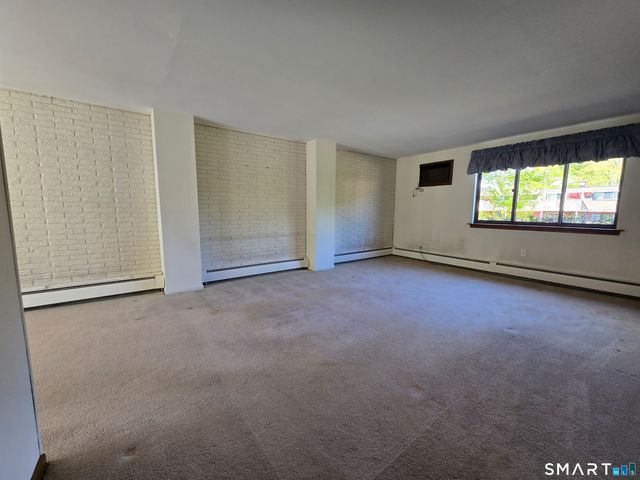 1 Churchill Way 1, Newington, CT 06111