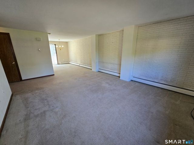 1 Churchill Way 1, Newington, CT 06111