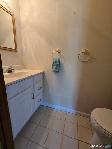 1 Churchill Way 1, Newington, CT 06111
