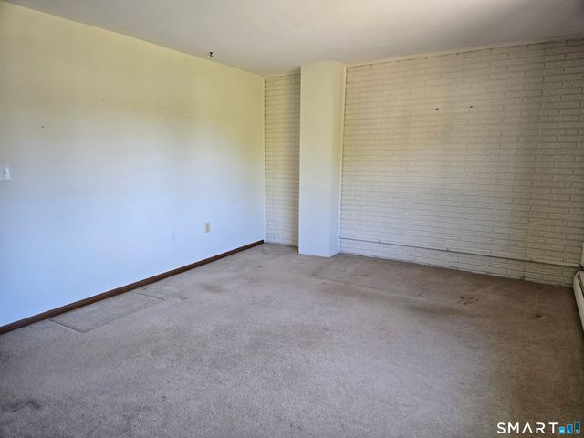 1 Churchill Way 1, Newington, CT 06111