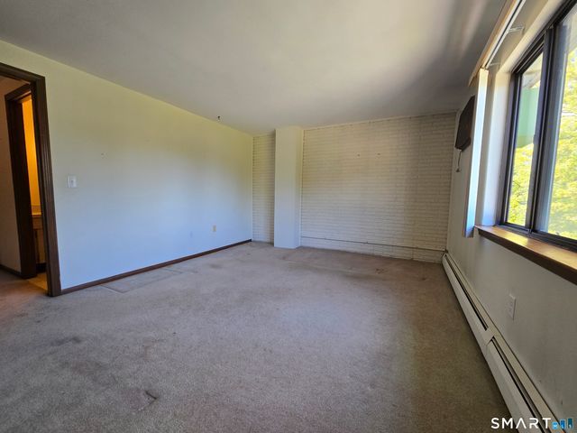 1 Churchill Way 1, Newington, CT 06111