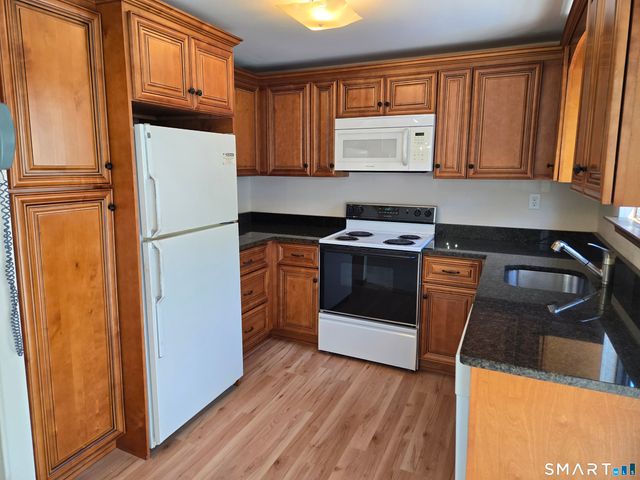 1 Churchill Way 1, Newington, CT 06111