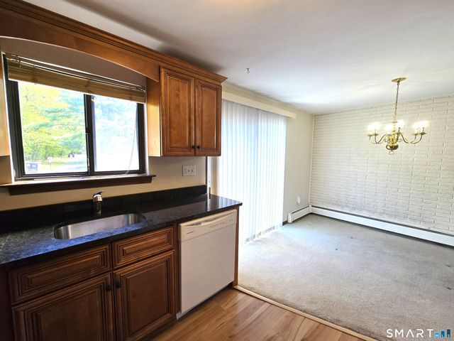 1 Churchill Way 1, Newington, CT 06111