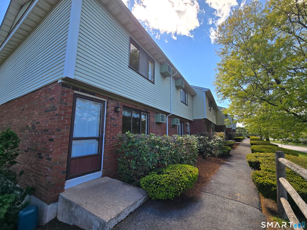 1 Churchill Way 1, Newington, CT 06111