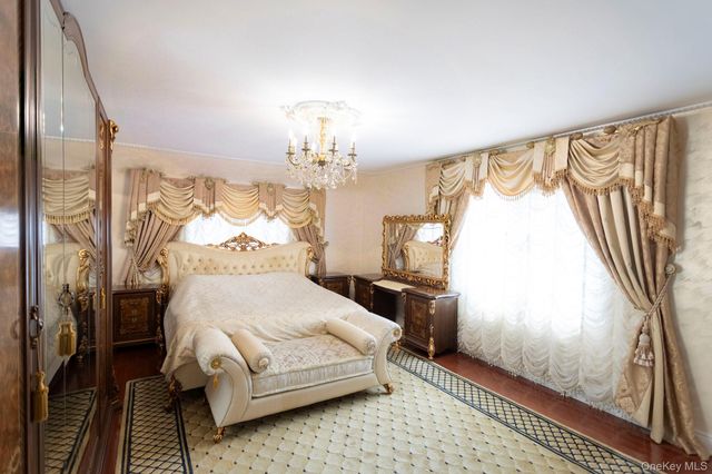 82-20 141st Street, Briarwood, NY 11435
