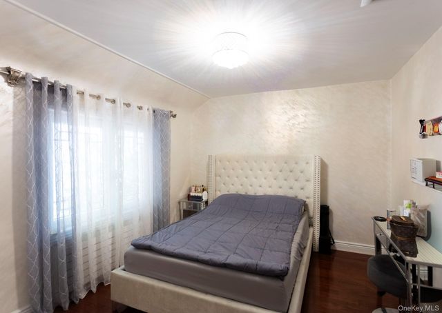 82-20 141st Street, Briarwood, NY 11435