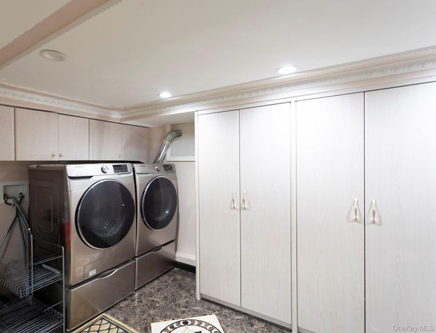 82-20 141st Street, Briarwood, NY 11435