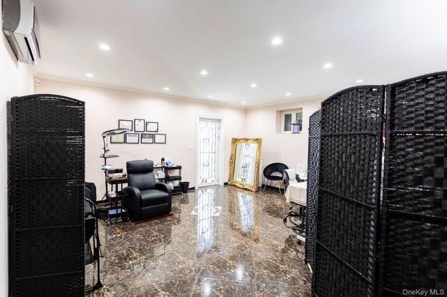 82-20 141st Street, Briarwood, NY 11435