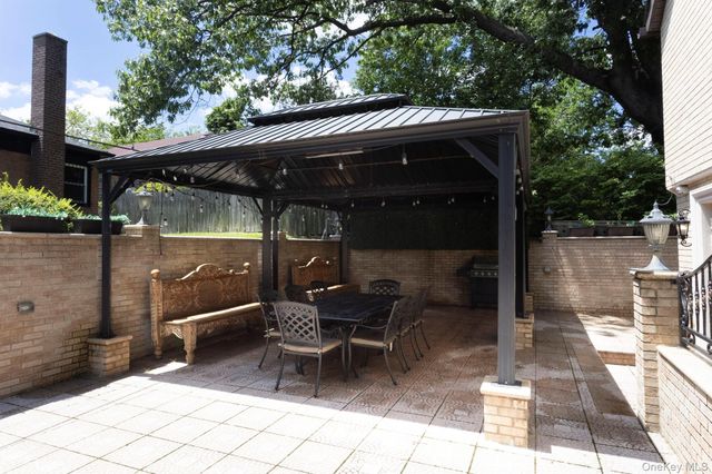 82-20 141st Street, Briarwood, NY 11435