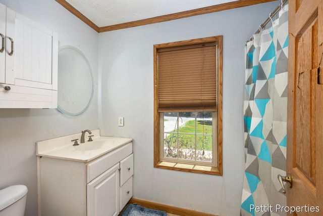 2481 Bauer Road, Jenison, MI 49428