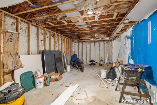 2481 Bauer Road, Jenison, MI 49428