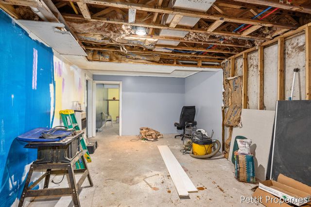 2481 Bauer Road, Jenison, MI 49428