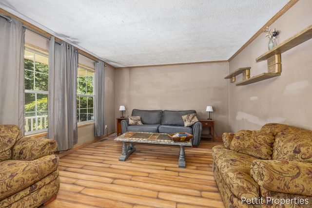 2481 Bauer Road, Jenison, MI 49428