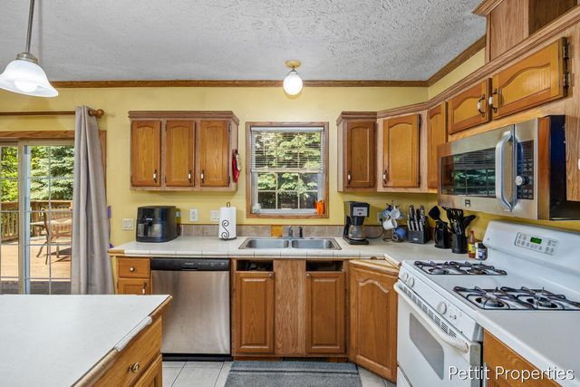 2481 Bauer Road, Jenison, MI 49428