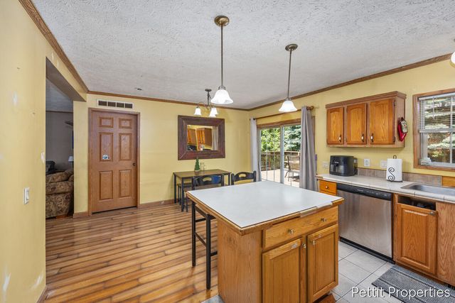 2481 Bauer Road, Jenison, MI 49428