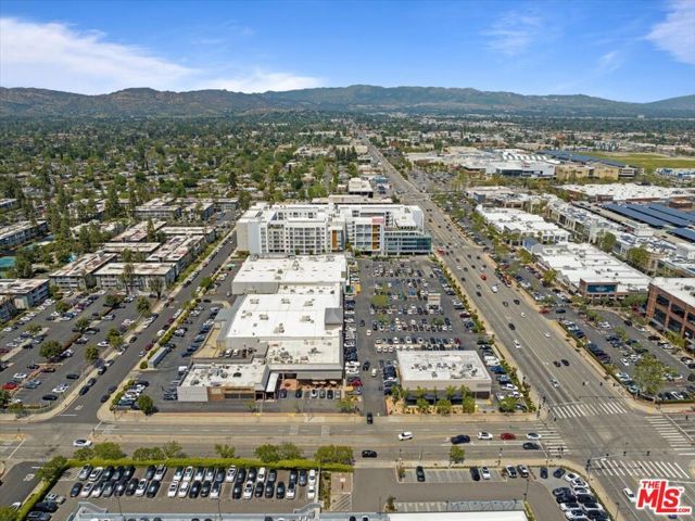 20435 Miranda Street, Woodland Hills (los Angeles), CA 91367